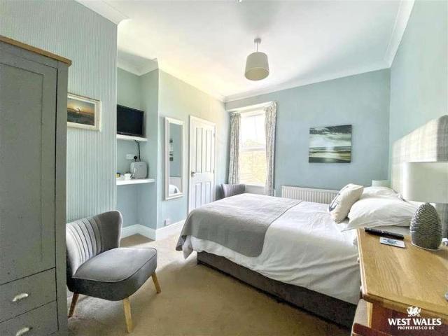 10 bed house for sale