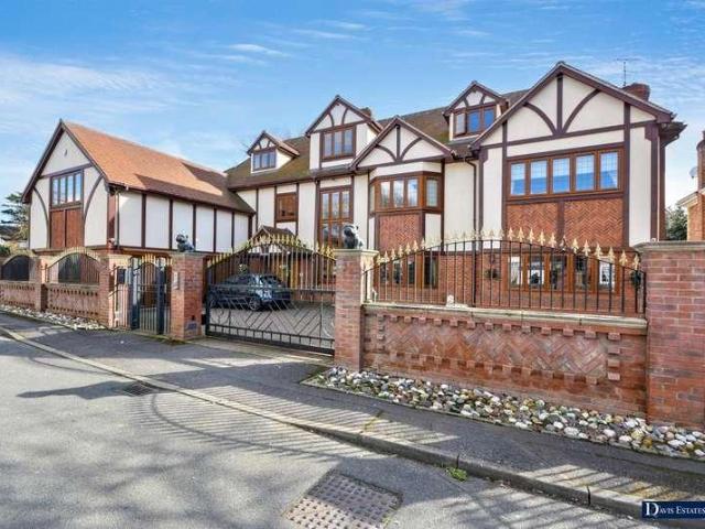 10 bed house for sale