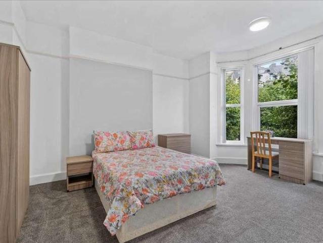 10 bed house to rent