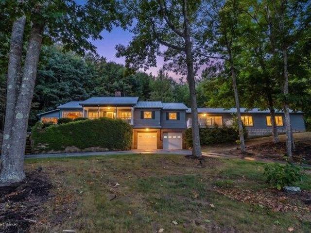 10 bedroom, Newburgh ME 04444 105723356