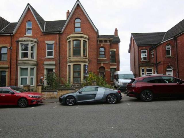 10 Bedroom Apartment Flat