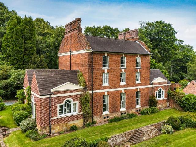 8 bedroom country house for sale