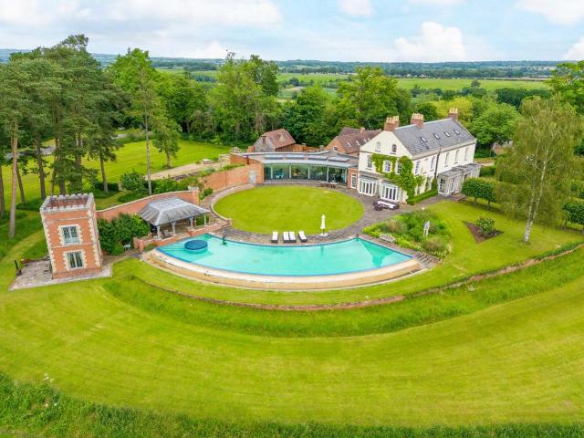 10 bedroom detached house for sale