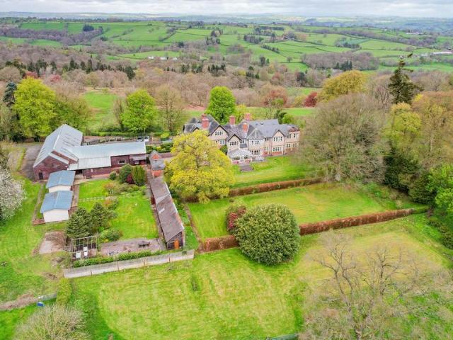 10 bedroom detached house for sale