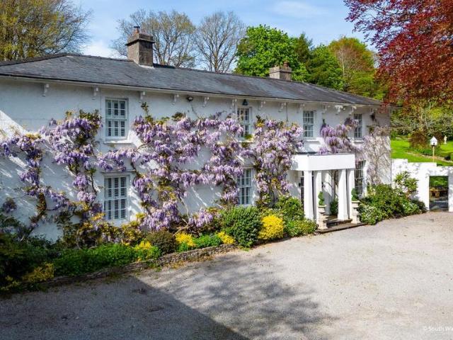 10 bedroom detached house for sale