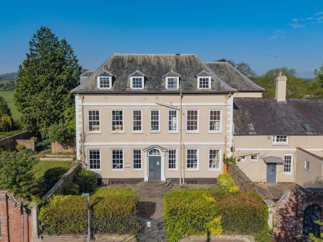 10 bedroom detached house for sale