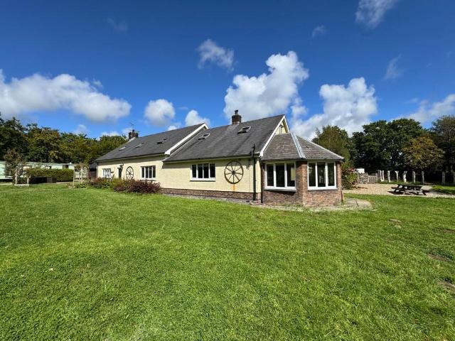 10 bedroom detached house for sale