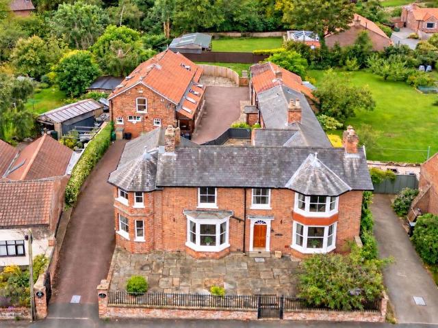 10 bedroom detached house for sale