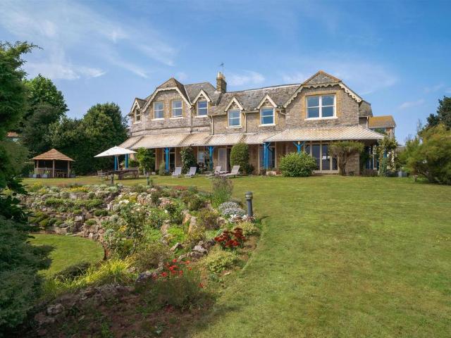 10 bedroom detached house for sale