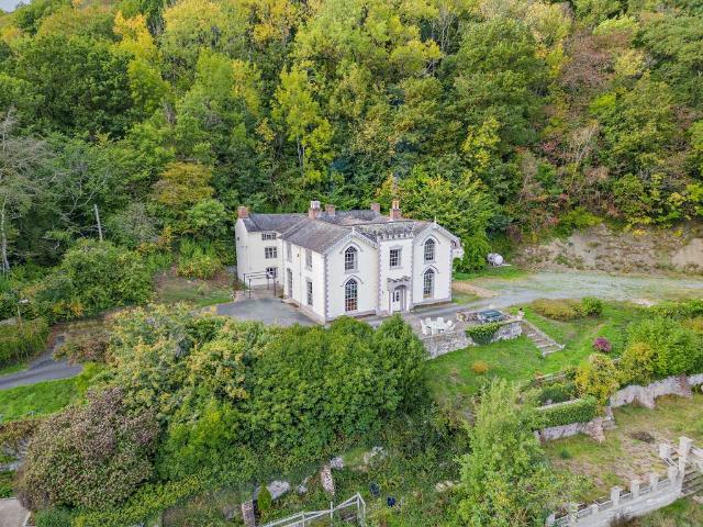 10 bedroom detached house for sale