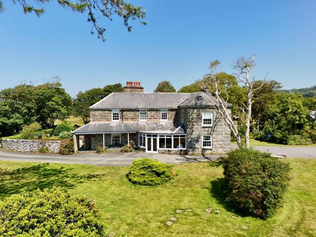 10 bedroom detached house for sale