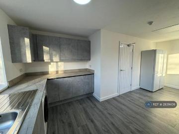 10 bedroom detached house to rent