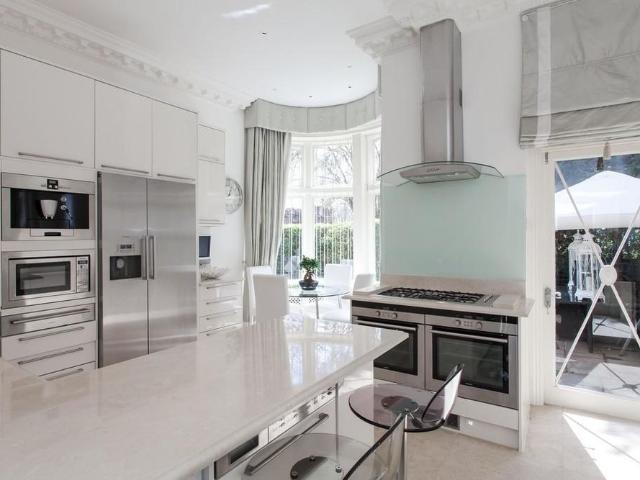 10 bedroom detached house to rent
