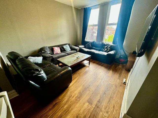 10 bedroom detached house to rent