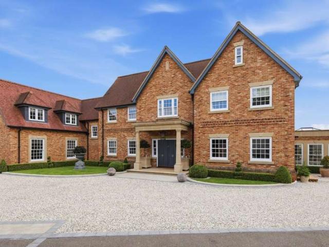10 Bedroom Detached House