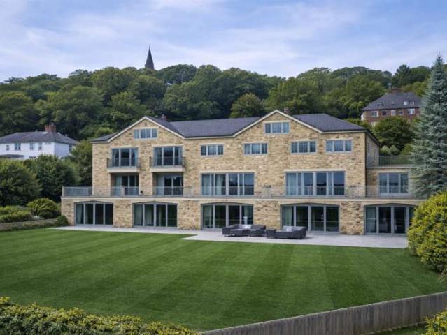 12 Bedroom Detached House