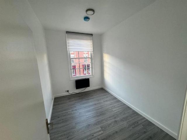 10 bedroom end of terrace house to rent