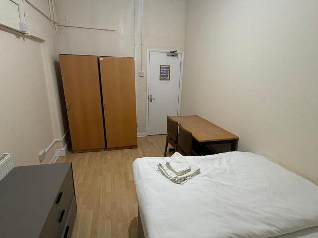 10 bedroom flat to rent