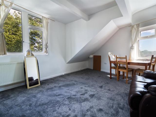 10 Bedroom House for rent at North Grange Mount, Hyde Park, Leeds