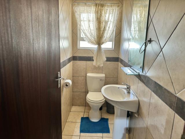 10 Bedroom House For Sale in Manaba Beach