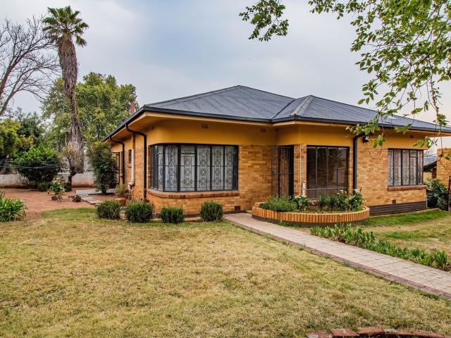 10 Bedroom House For Sale in Melville