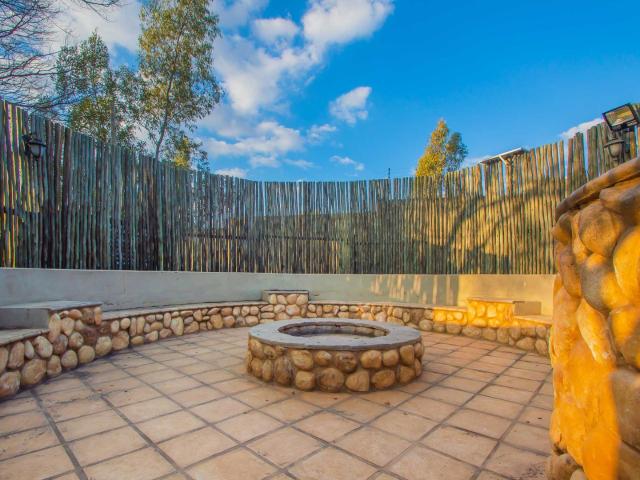 10 Bedroom House For Sale in Chancliff AH