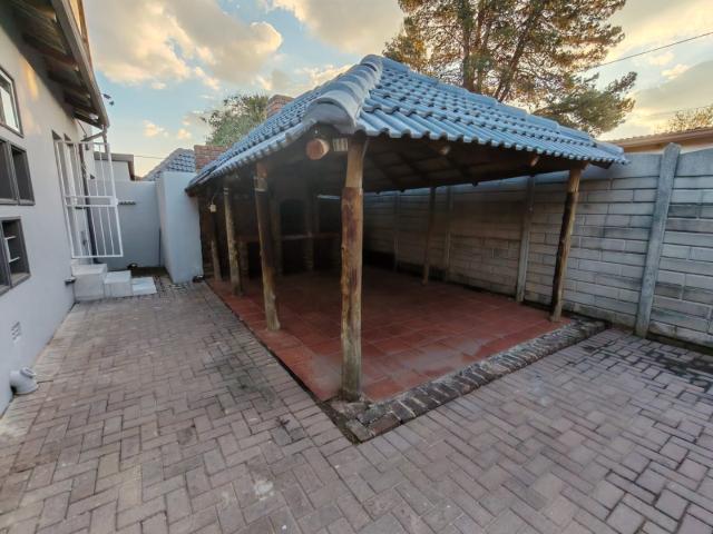 10 Bedroom House For Sale in Dalview