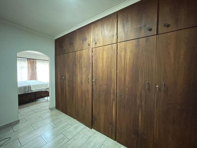 10 Bedroom House For Sale in Elarduspark
