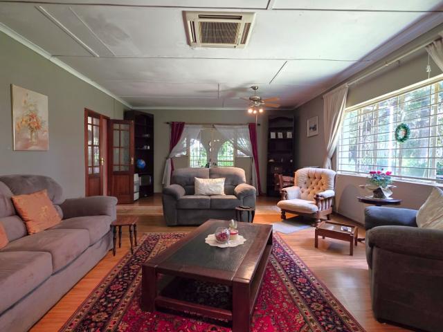 10 Bedroom House For Sale in Glen Austin AH
