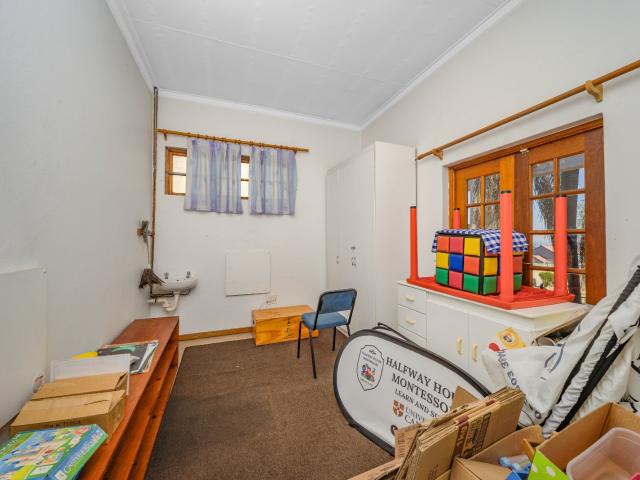 10 Bedroom House For Sale in Halfway Gardens
