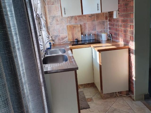 10 Bedroom House For Sale in Hayfields