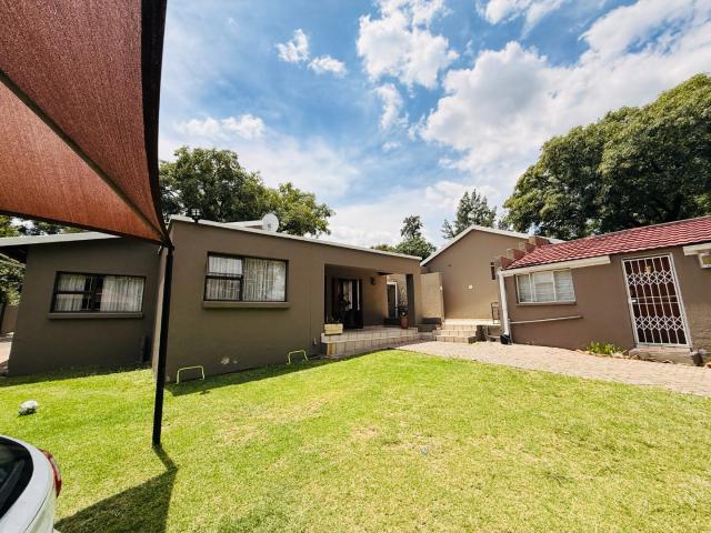 10 Bedroom House For Sale in Woodmead