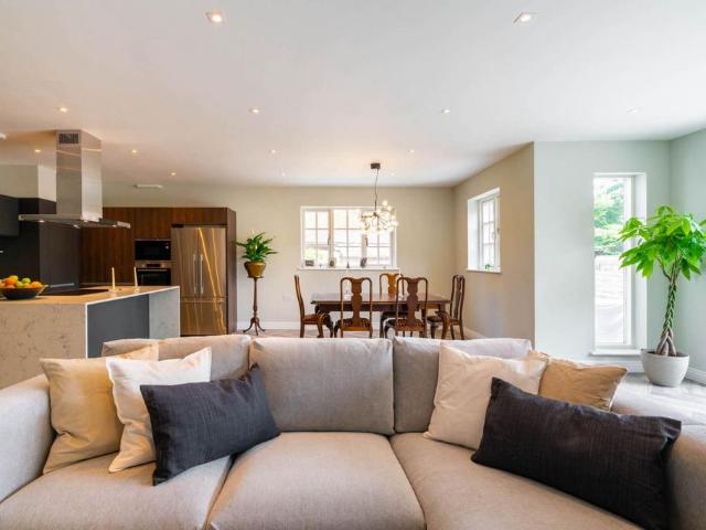10 bedroom house for sale