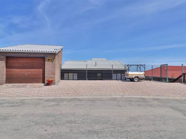 10 Bedroom House in Dana Bay