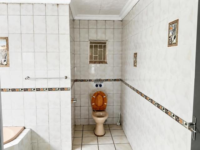 10 Bedroom House in Die Bult