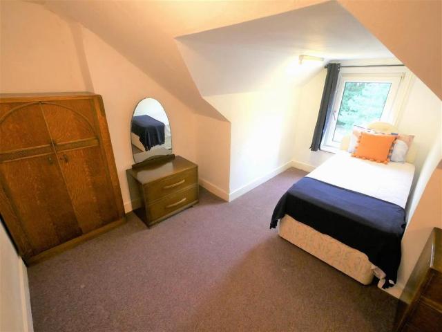 10 bedroom house to rent