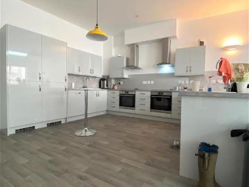 10 bedroom terraced house to rent