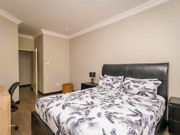10 Bedroom House To Rent in Strathavon