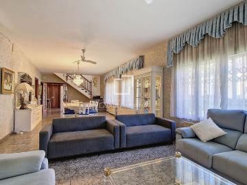 10 Bedroom house / villa with 2,069m² garden for rent in Calafell, Costa Dorada