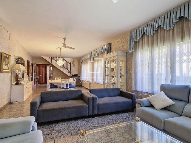10 Bedroom house / villa with 2,069m² garden for rent in Calafell, Costa Dorada