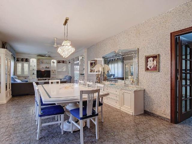 10 Bedroom house / villa with 2,069m² garden for rent in Calafell, Costa Dorada