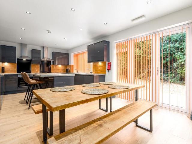 10 bedroom semi detached house to rent