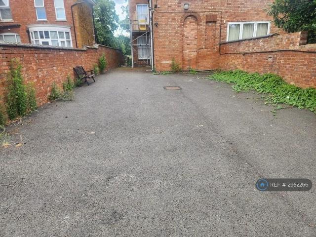 10 bedroom semi detached house to rent