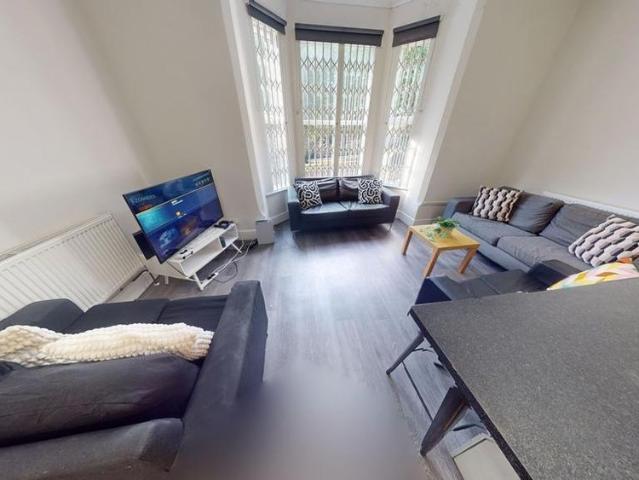 10 bedroom semi detached house to rent