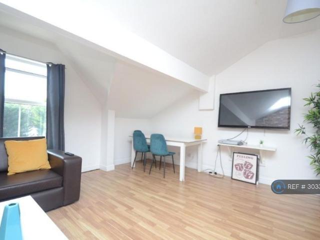 10 bedroom semi detached house to rent