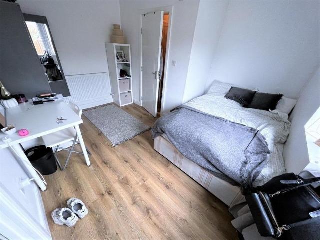 10 bedroom semi detached house to rent