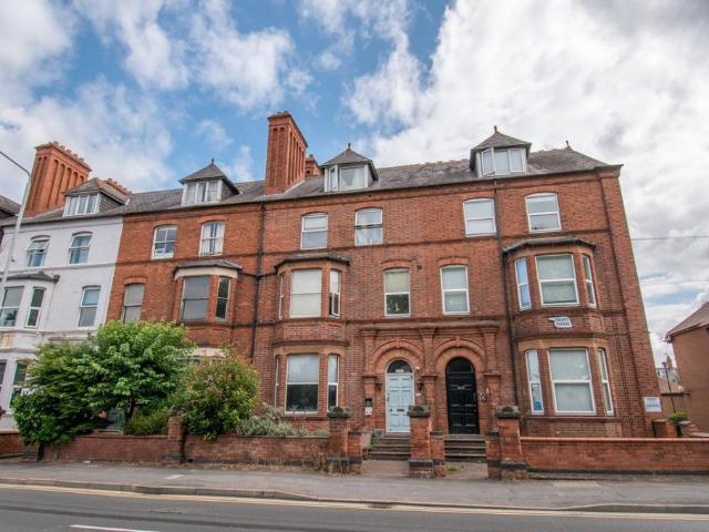 10 bedroom terraced house for sale