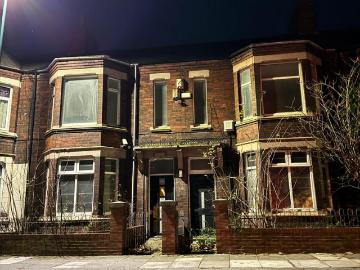 10 bedroom terraced house for sale