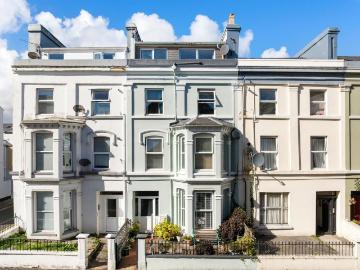 10 bedroom townhouse for sale