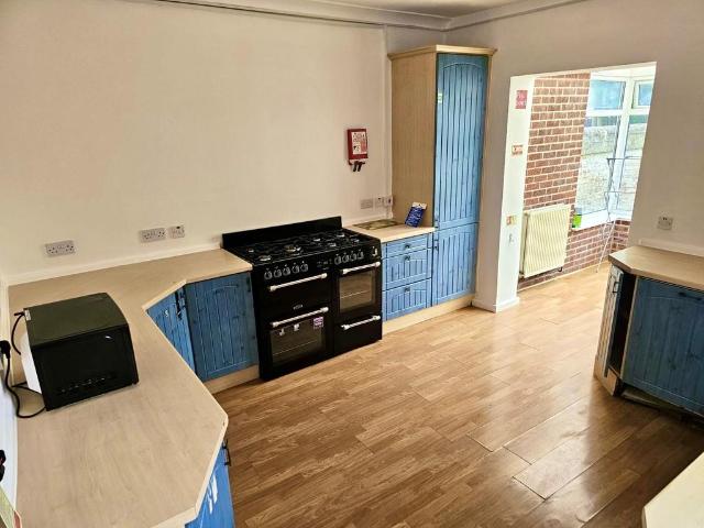 10 bedroom terraced house to rent